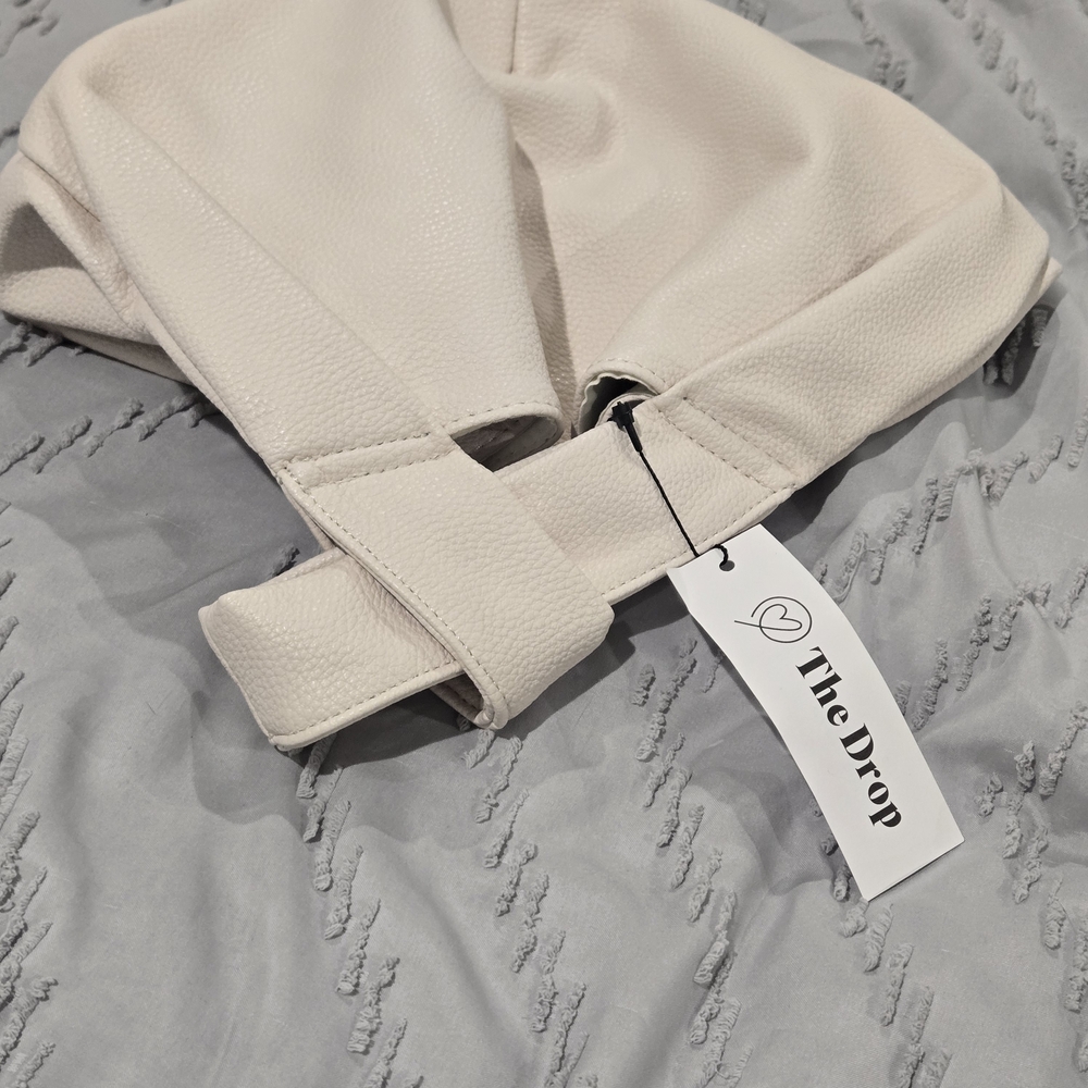 The Drop Elegant Cream Wristlet - Picture 6 of 6
